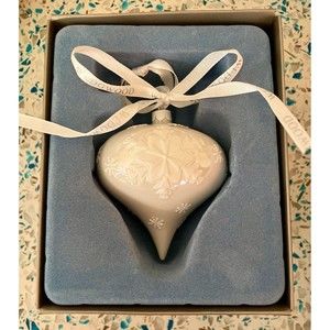 Wedgwood Teardrop White Snowflake Christmas Ornament Jasperware NIB